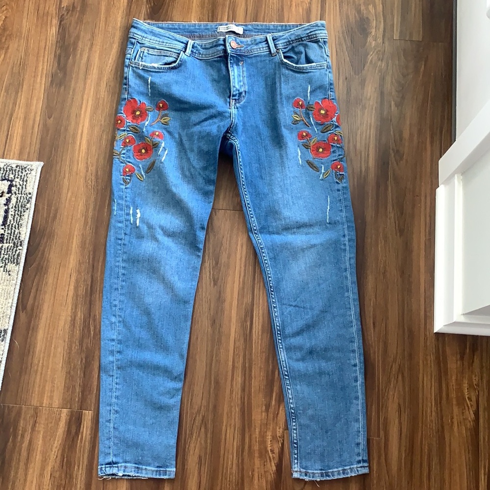 Zara Blue Skinny Jeans with Red Floral Embroidery - Picture 2 of 4